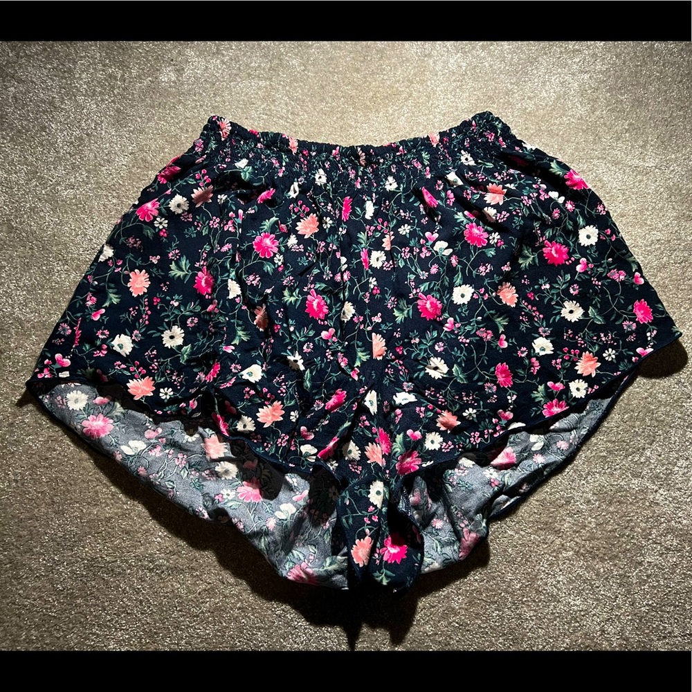 Floral Short, size large, cotton